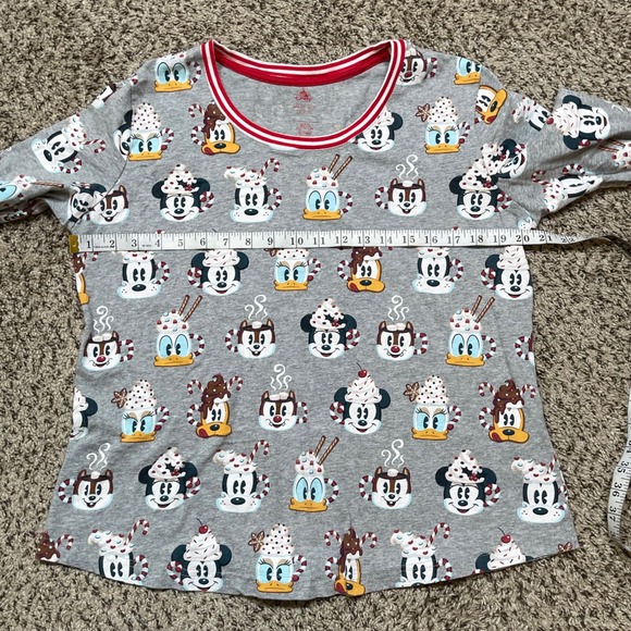 Disney Store Mickey Mouse & Friends Grey Holiday Pajamas Set L Hot Cocoa Mugs - Picture 7 of 10